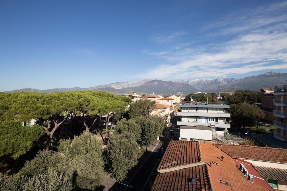 Hotel Roma Marina di Massa Exteriér fotografie