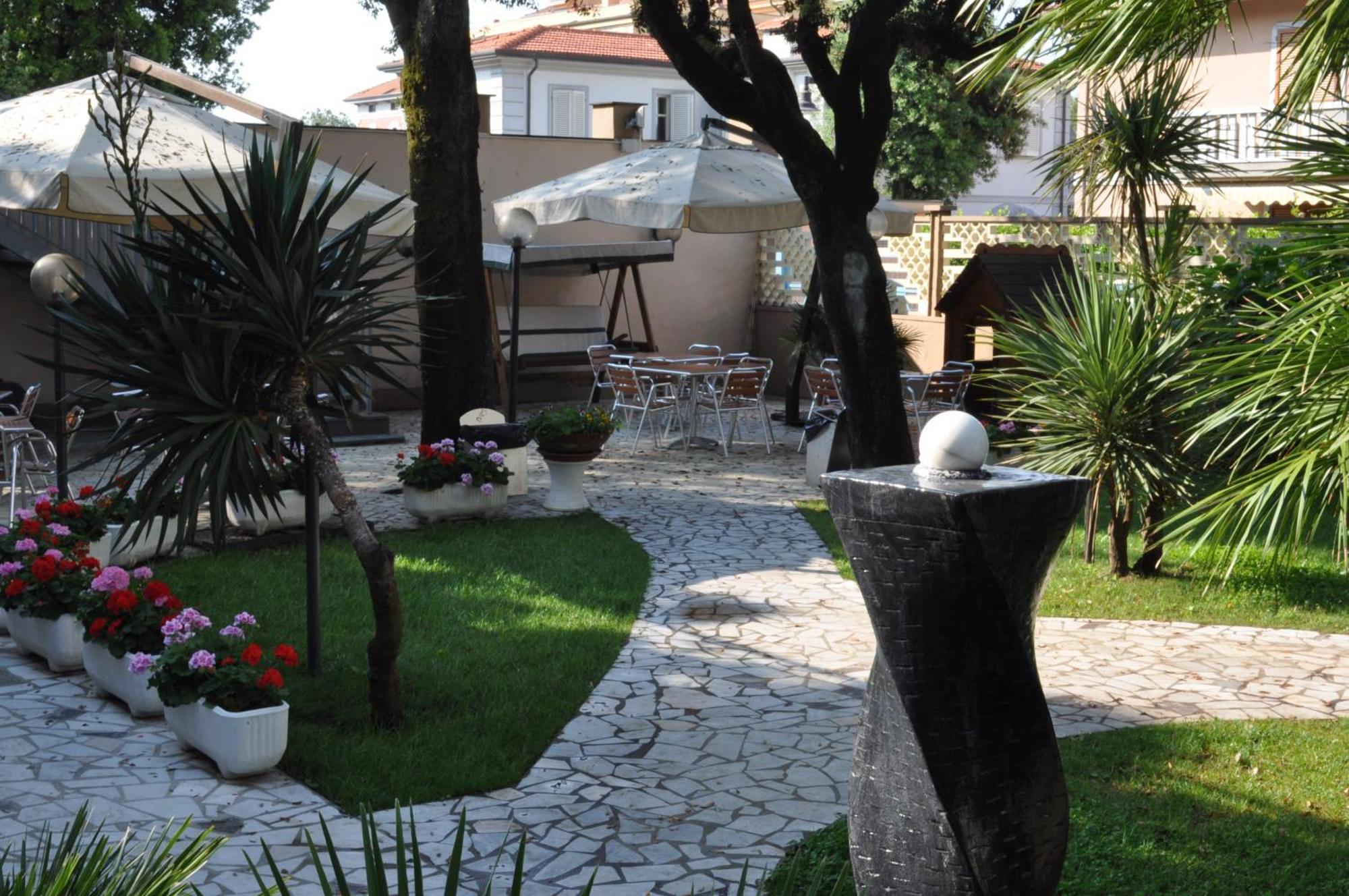 Hotel Roma Marina di Massa Exteriér fotografie