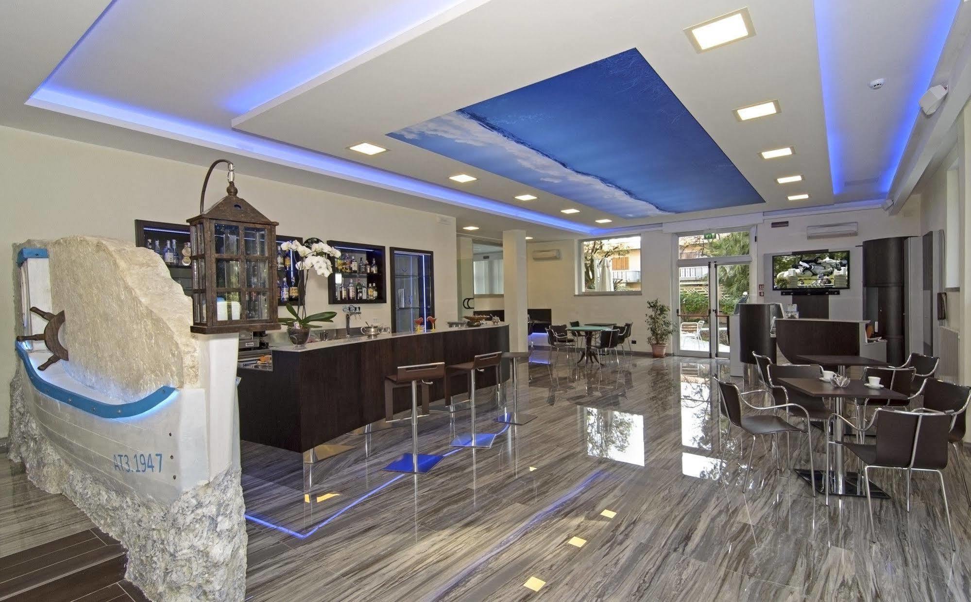 Hotel Roma Marina di Massa Exteriér fotografie