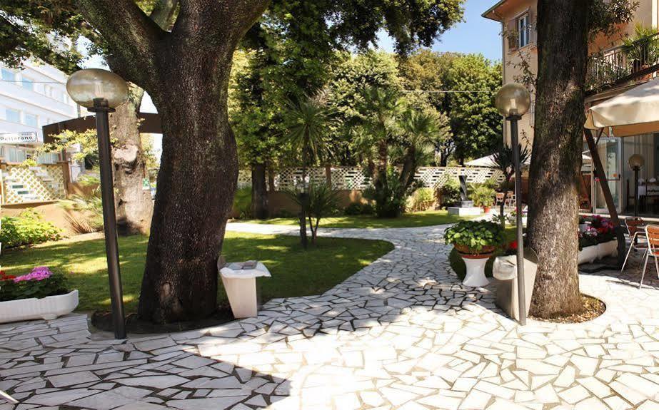 Hotel Roma Marina di Massa Exteriér fotografie